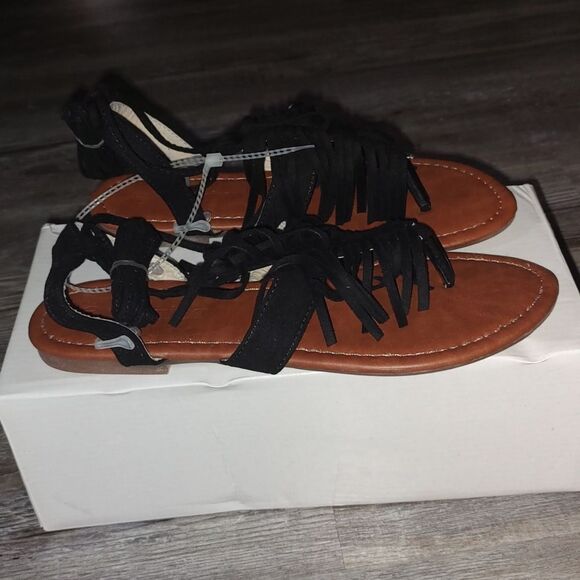 Olivia Miller Black Fringe Sandals Sz 5 NIB - Picture 4 of 6